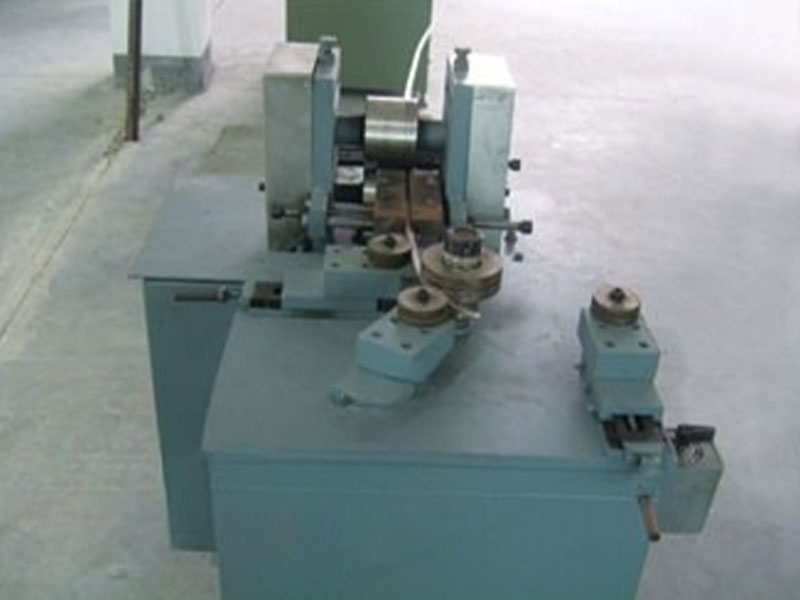 Efficient small disc ring machine