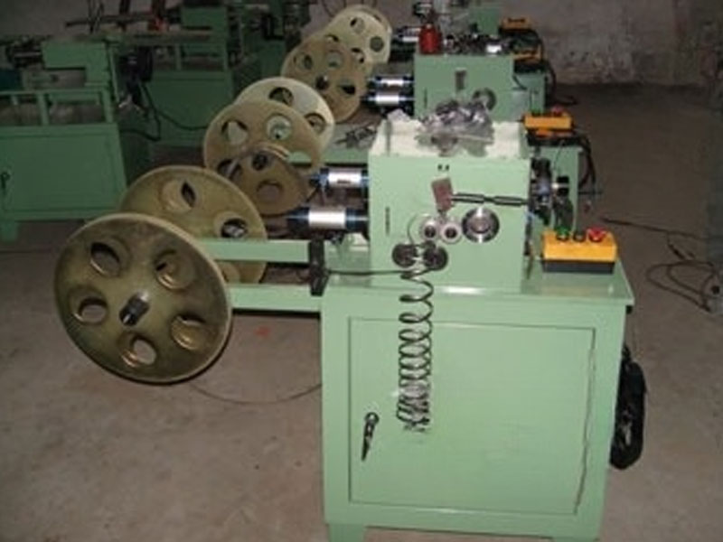 Hemming strip forming machine